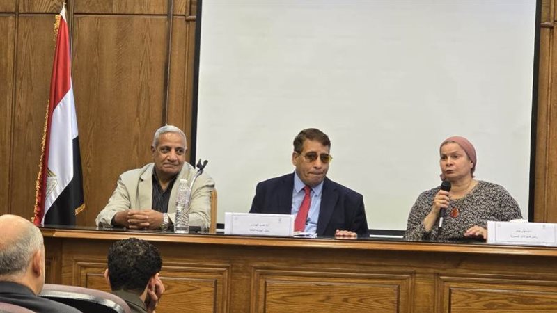 جانب من الندوة