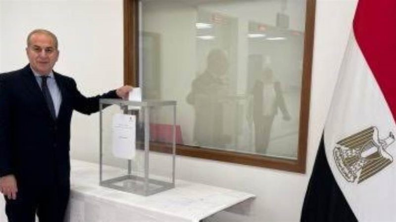 السفير أحمد نهاد