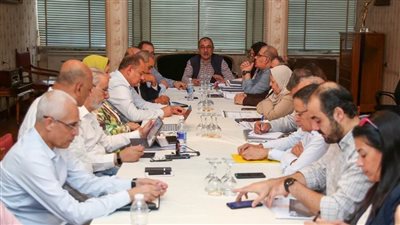 وزير قطاع الأعمال: خطة تطوير صناعة الغزل والنسيج في 7 محافظات