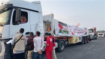 الهلال الأحمر يدفع بـ280 ألف سلة غذائية ومستلزمات إغاثية عبر قافلة «زاد العزة» الـ 68 إلى غزة