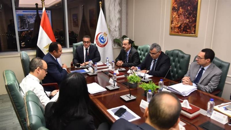 اجتماع وزير الصحة