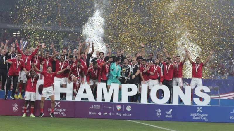 لاعبو الأهلي يحتفلون