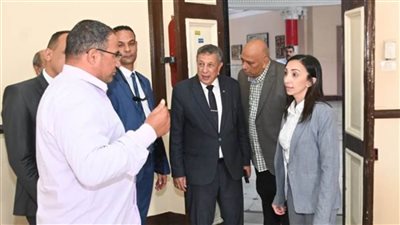 محافظ البحيرة تتفقد اللجان الانتخابية بدمنهور لمتابعة سير انتخابات مجلس النواب