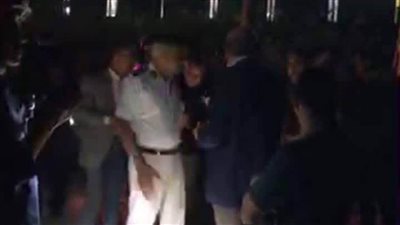 محافظ الغربية يعاين موقع انهيار سقف مصنع بالمحلة