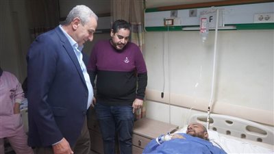 محافظ الغربية يتابع حالة المصابين بعد انهيار سقف مصنع بالمحلة