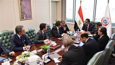  وزير الصحة يناقش آليات التعاون في علاج الأمراض النادرة مع شركات الأدوية ومدينة الدواء