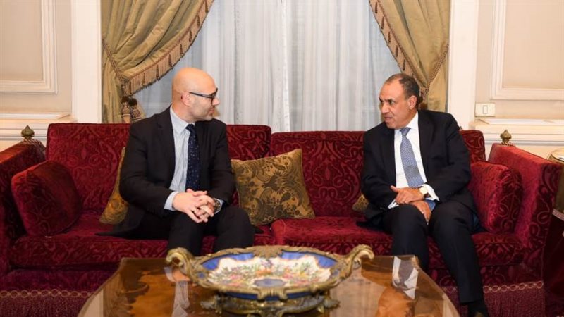 وزير الخارجية يستقبل