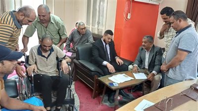 تسليم 11 عقد عمل لذوي الهمم ببني سويف