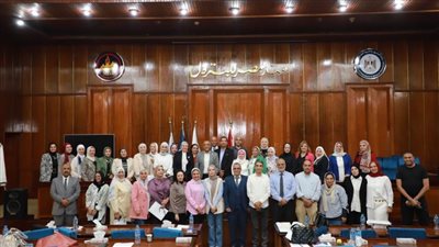 رئيس نقابة البترول يختتم برنامج تمكين المرأة وإعدادها للمناصب القيادية