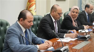 وزير العمل يبحث مع وفد البنك الدولي سبل التعاون في تنفيذ الاستراتيجية الوطنية للتشغيل