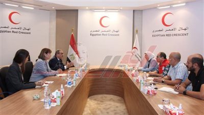 نائب المنسق الخاص للأمم المتحدة لعملية السلام في الشرق الأوسط يزور الهلال الأحمر المصري 