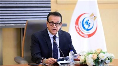  وزير الصحة يتابع الحالة الصحية لطبيب القوافل الطبية المصاب بطلق ناري طائش