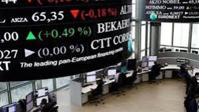 المؤشرات الأوروبية تفتتح على انخفاض بسبب اهتزاز الثقة إزاء تقييمات الذكاء الاصطناعي