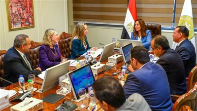وزيرة التنمية المحلية تبحث مع وفد البنك الدولي نتائج برنامج تنمية الصعيد 