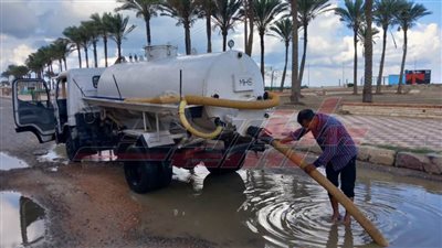 متابعة مستمرة لأعمال كسح مياه الأمطار بمصيف بلطيم