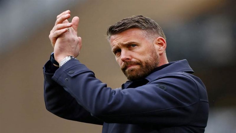 المدرب روب إدواردز