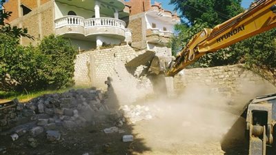 محافظ أسيوط يتفقد أعمال رصف طريق ريفا – موشا بطول 8.5 كم 