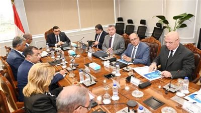 وزير الإسكان يتابع معدلات تنفيذ مشروعات المرحلة الأولى لمبادرة حياة كريمة