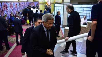 بالصور.. خالد عبدالعزيز يقدم واجب العزاء لوفاة محمد صبري