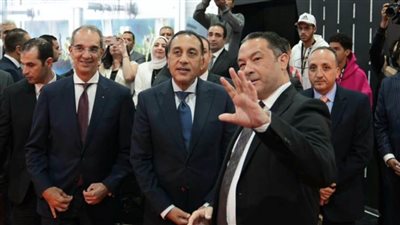 رئيس الوزراء يتفقد جناح شركة اورنچ مصر بمعرض Cairo ICT 