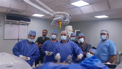 الرعاية الصحية تعلن نجاح أول عملية استئصال جذري للكلى بالمنظار بالمجمع الطبي بالأقصر