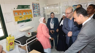 محافظ بني سويف يتفقد الخدمات بالوحدة الصحية ويُوجّه بحلول لشكاوى المواطنين