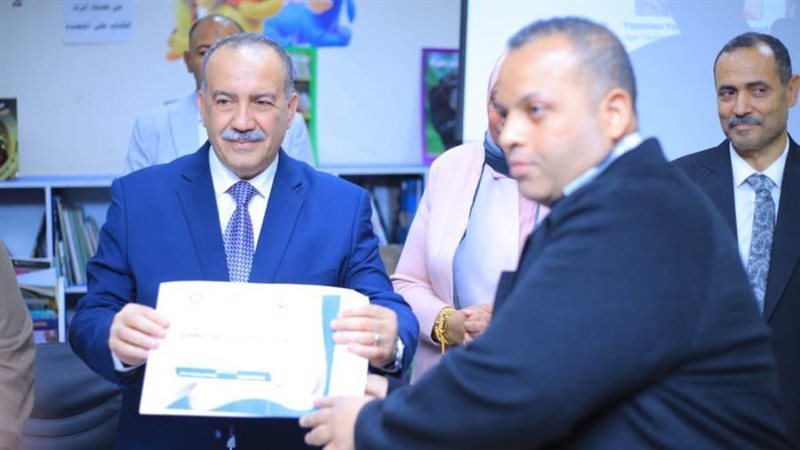 محافظ خلال الندوة