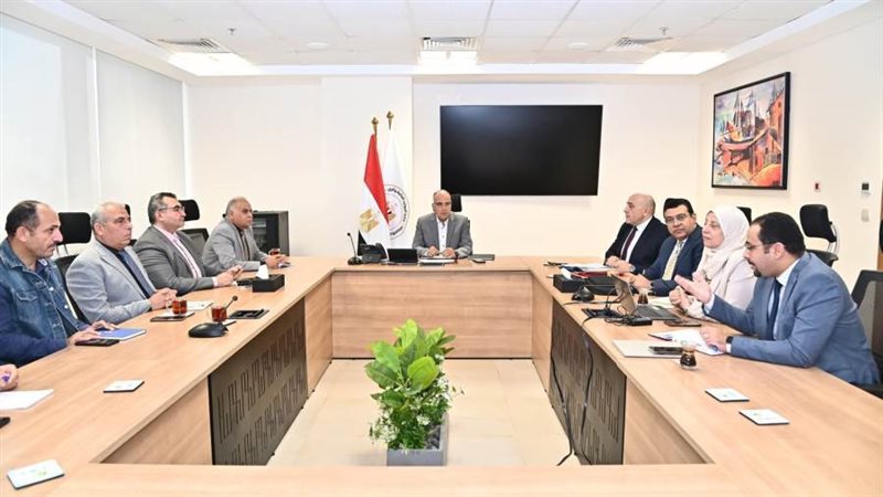 وزير الري في الاجتماع