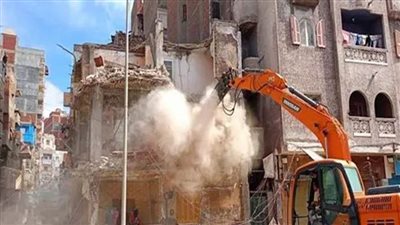 محافظ الإسكندرية : إزالة الأجزاء القابلة للسقوط بالعقارات حرصا علي سلامة المواطنين والممتلكات