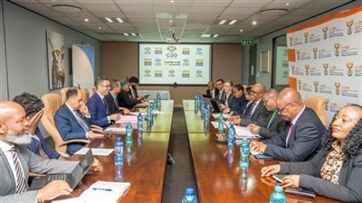 وزير الاستثمار يبحث مع نظيره الجنوب أفريقي تعزيز العلاقات الاقتصادية