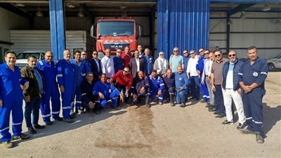 رئيس نقابة البترول يلتقي العاملين بحقوق رأس بدران بجنوب سيناء