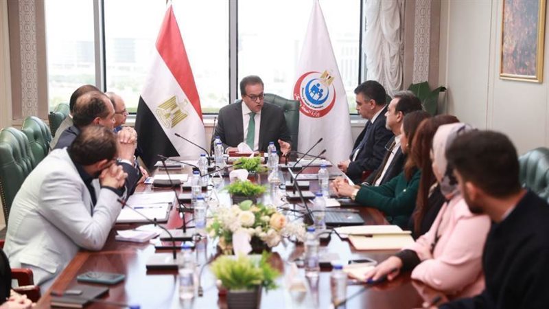 اجتماع وزير الصحة