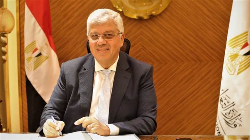 الدكتور أيمن عاشور