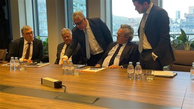 رئيس اقتصادية قناة السويس يلتقي مسؤولي شركات Voltalia وGroupe HOLDER وAGL