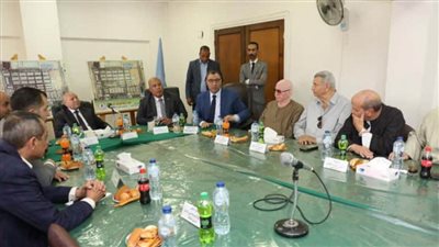 محافظ القاهرة يناقش خطة تطوير ورفع كفاءة سوق العبور بالقاهرة