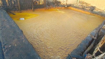 بالصور.. ضبط 50 طن زيت طعام مستعمل داخل مصنع غير مرخص بالغربية