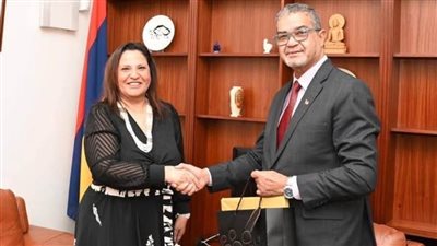 نائب رئيس جمهورية موريشيوس يستقبل السفيرة المصرية