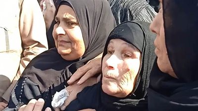 أهالي قرية النسيمية بالدقهلية يؤدون صلاة الغائب على 