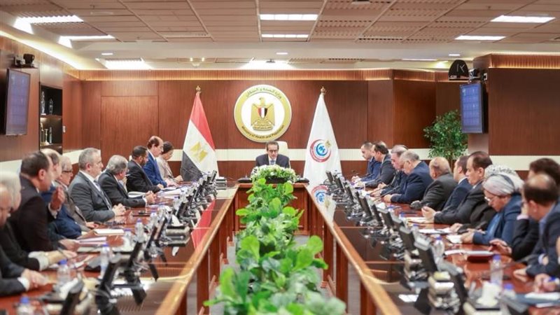 اجتماع وزير الصحة