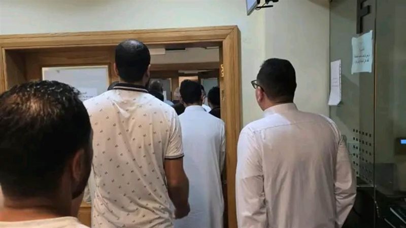 جانب من توافد الجالية