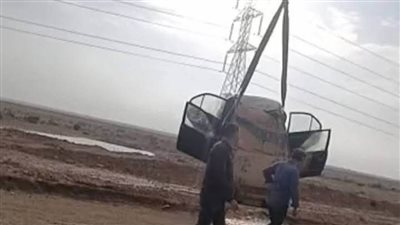 العثور على سيارة مفقودة داخل بركة مياه بطريق مرسى مطروح السلوم وانتشال جثة سائقها