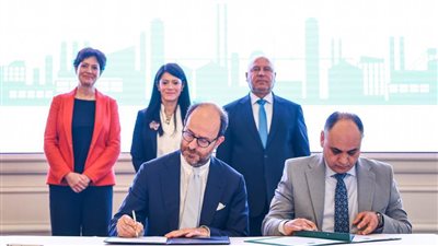 مصر توقّع مع الوكالة الفرنسية للتنمية وبنك الاستثمار الأوروبي اتفاق تمويل ميسر