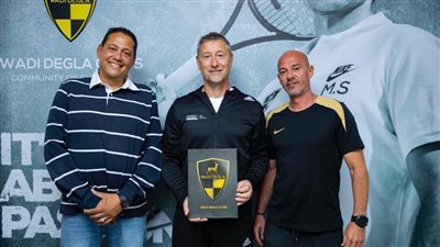 وادي دجلة يجدد التعاقد مع مدرب التنس البريطاني مارك تينانت لمدة 3 سنوات