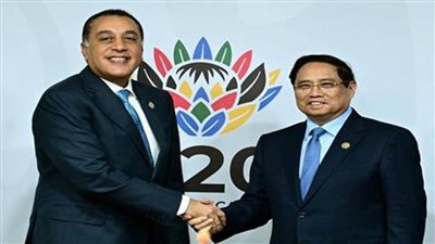 رئيس الوزراء يلتقي نظيره الفيتنامي لتطوير العلاقات بين البلدين 