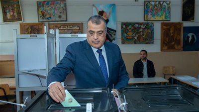 وزير الإنتاج الحربي يدلي بصوته في انتخابات مجلس النواب 