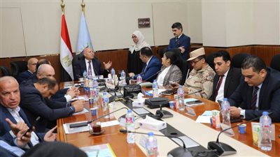 محافظ القاهرة يتفقد غرفة العمليات ويتابع سير الانتخابات لحظيًا