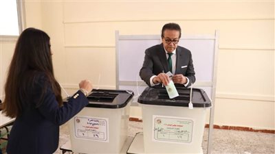  وزير الصحة يدلي بصوته في الانتخابات بلجنة الشهيد أحمد أبوالعينين