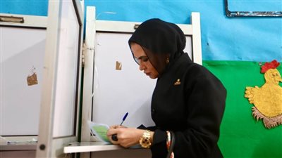 الدكتورة سحر نصر تدلي بصوتها فى انتخابات مجلس النواب