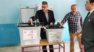 رئيس لجنة حقوق الإنسان يدلي بصوته في انتخابات 