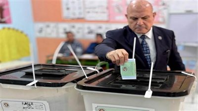 رئيس هيئة النيابة الإدارية يدلي بصوته في انتخابات مجلس النواب